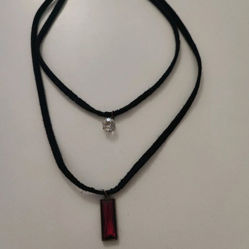 Double necklace on suede cord used