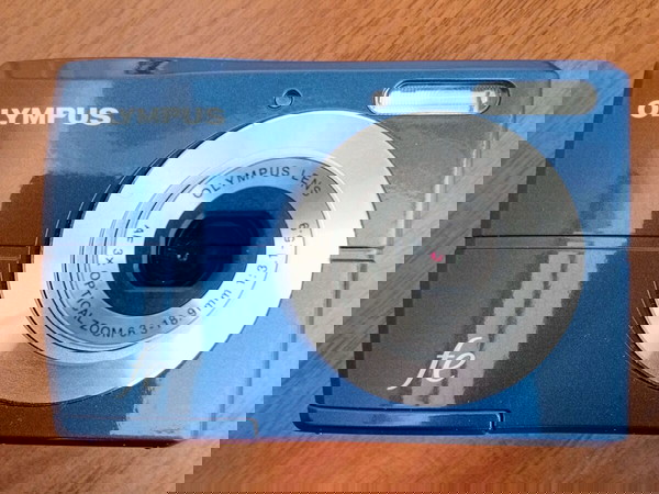 Olympus FE-26 Digital camera ( blue )
