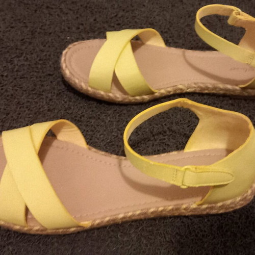 Women's sandals size 37 like new, yellow