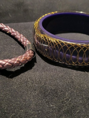 Women's bracelets in purple color like new, set of 2 pieces
