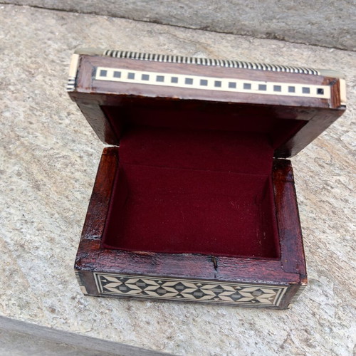 Small jewelry box with three wooden apple-shaped bowls