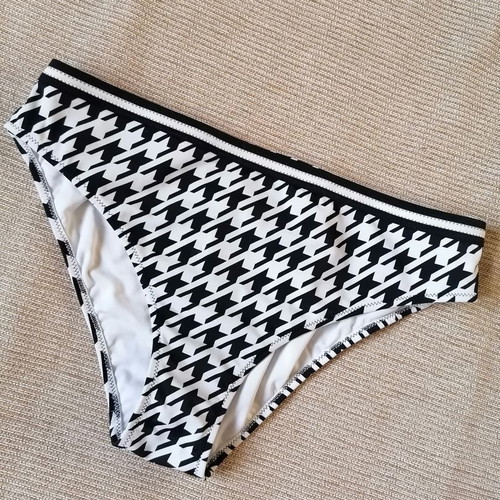 Kom women's bikini bottom size XXL new, black and white