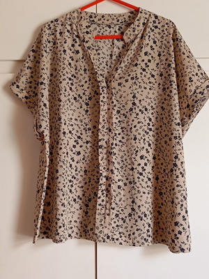 Shein plus size top like new, beige, size XXL