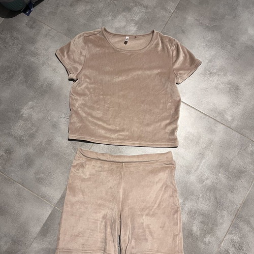 Sinsay velvet crop top and biker shorts set nude, like new, size L