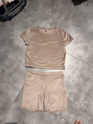 Sinsay velvet crop top and biker shorts set nude, like new, size L