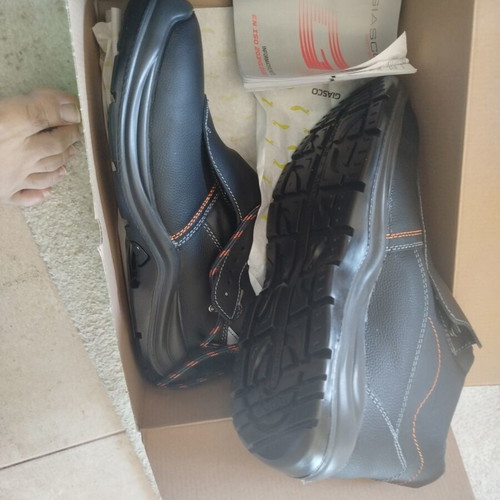 Work shoes new