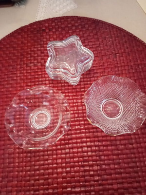 Glass decorative set of 3 bowls like new