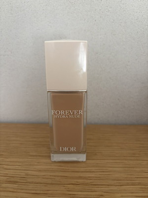 Dior Forever Hydra Nude foundation shade 2.5 N