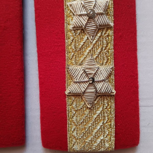 Collectible military captain epaulettes like new