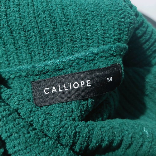 Calliope medium green pullover like new