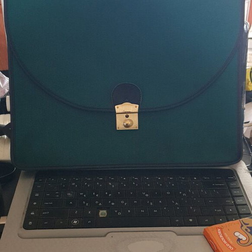AmiiEt Retro Green Briefcase like new without lock