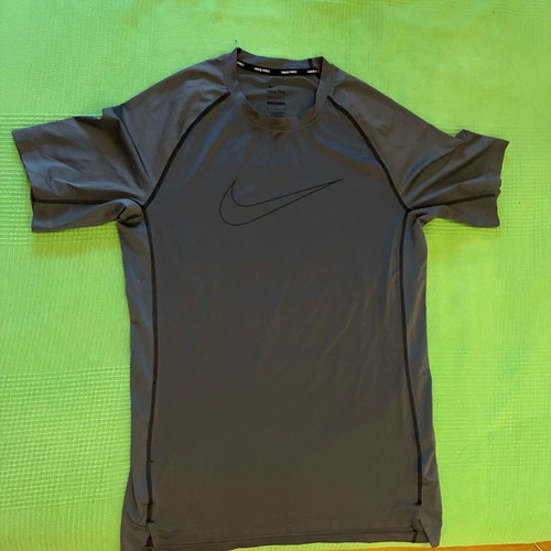 Nike T shirt athletic size M like new, grey