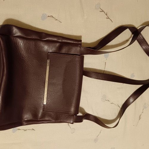 Women's brown shoulder bag with three inner compartments