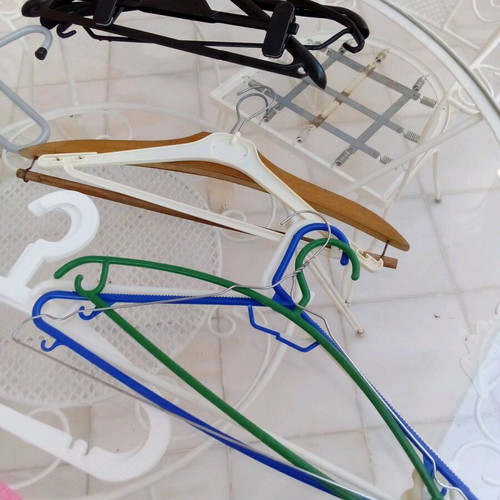 Clothes hangers pack of 15, like new