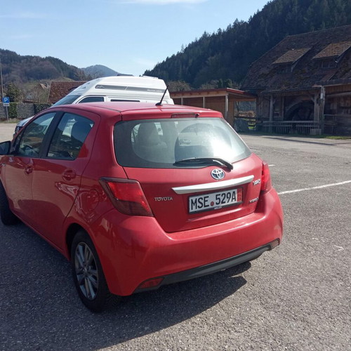Toyota Yaris Hybrid 1.5 Automatic like new, red, 2016