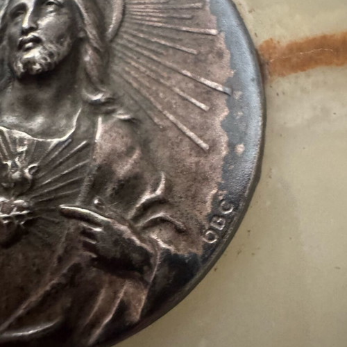 Metal image silver on marble used, wall mountable