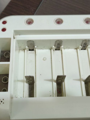 Battery charger for various sizes