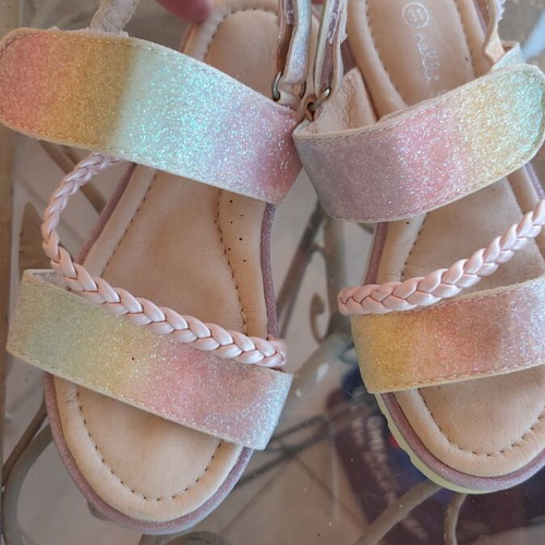 Girl's sandals size 31