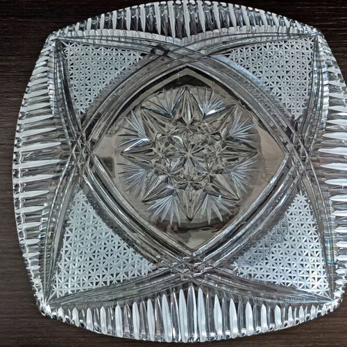 Crystal plate new, large and heavy, 25x25 cm