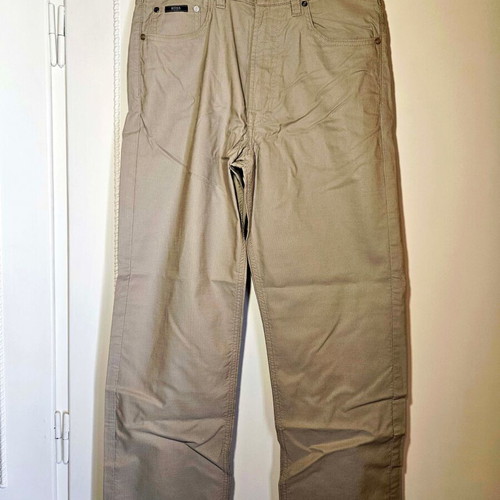 HUGO BOSS men's beige pants size M like new