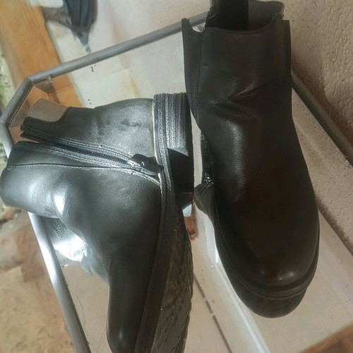 Black ankle boots size 40 like new