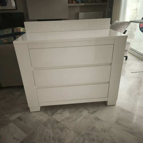 White dresser like new, dimensions 1.06x0.49x0.85 m