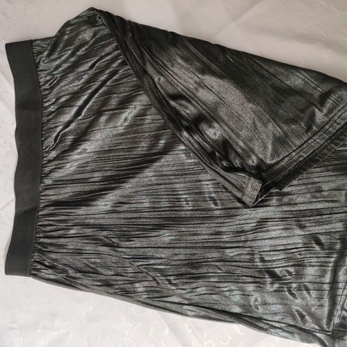Skirt thin pleated shiny like new, black, size S