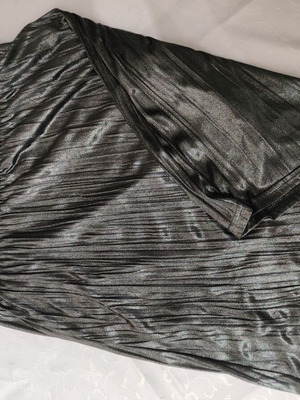 Skirt thin pleated shiny like new, black, size S