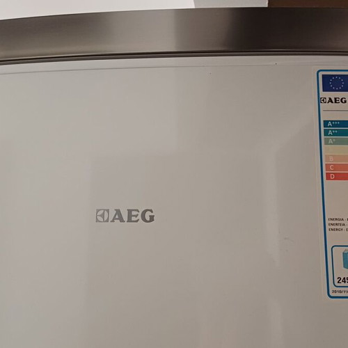 AEG refrigerator model S-53600CSWO with freezer, parts condition