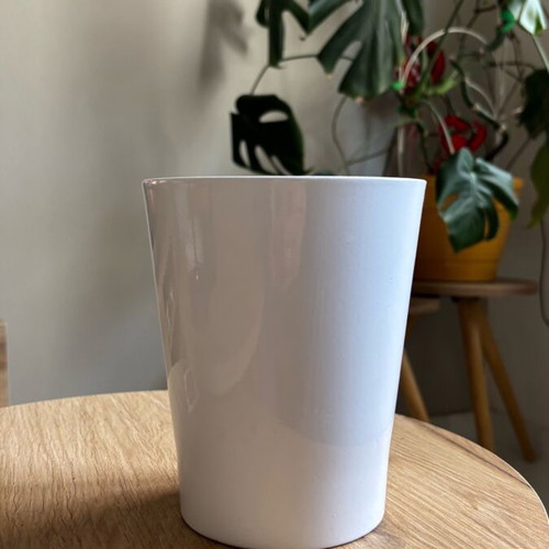 Ceramic white flowerpot like new, without holes