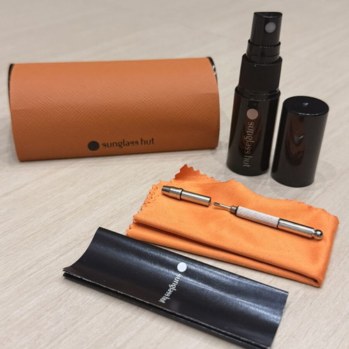 Glasses kit with cleaning cloth, screwdriver, crystal cleaner, and leather case new