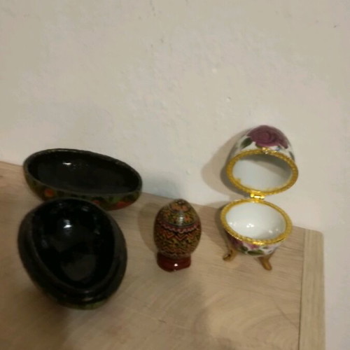 Egg box set like new, 1 wooden and 1 porcelain