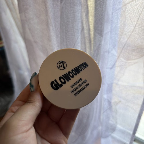 W7 Glowcomotion shimmer highlighter eyeshadow used