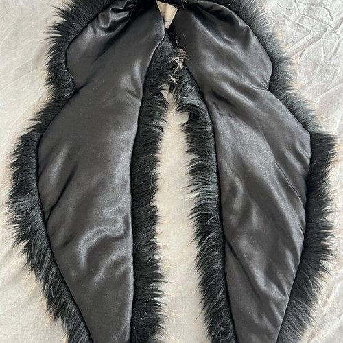 Gas women's faux fur collar like new, black