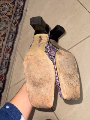 Vintage purple pumps size 40 used, need retail
