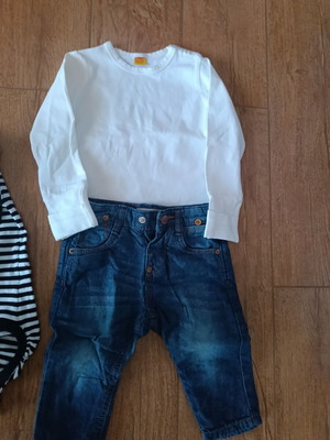Baby boy clothing set like new, long-sleeve bodysuit and jeans