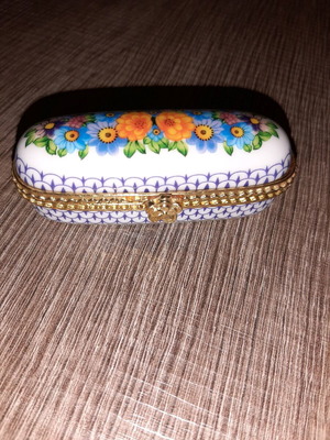 Porcelain box new in very good condition