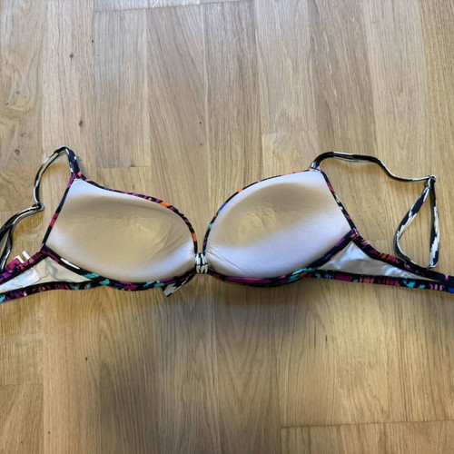 Triumph women's bikini top size Small like new, multicolor