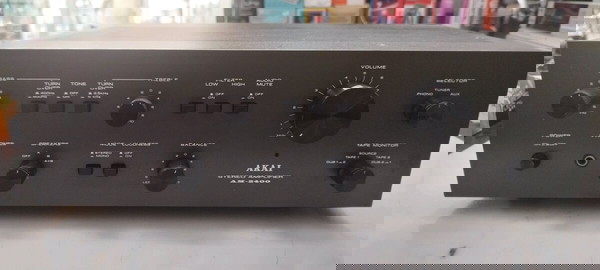 AKAI AM 2400