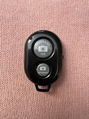 Bluetooth Remote Shutter like new, black, compatible with iOS and Android