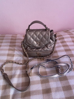 Dark Gold Shoulder Bag Verde like new, silver color