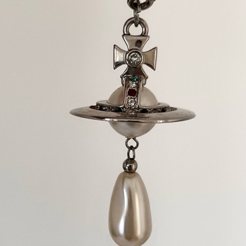 Vivienne Westwood Orb Pearl Drop Earring like new, silver