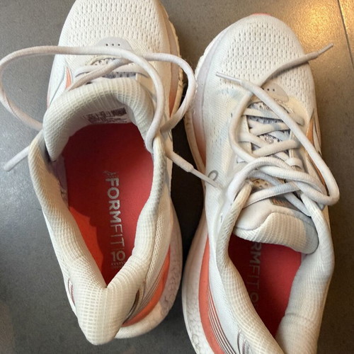 Saucony Triumph 23 Womens Trainers like new, size 38.5, white
