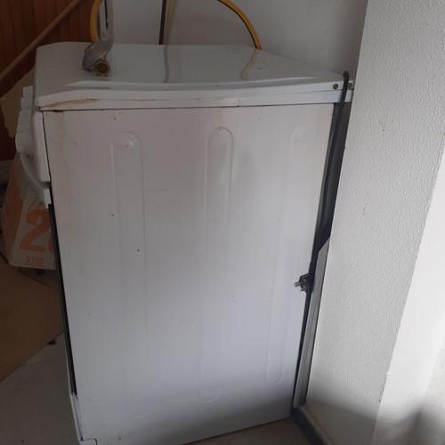 Indesit kitchen stove used, operates with gas bottle
