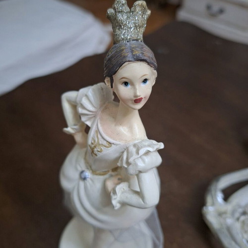 Decorative ballerina figurine like new