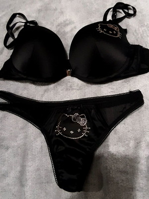 Комплект бельо Zara/Ousho черен сатен с лого Hallo Kitty нов