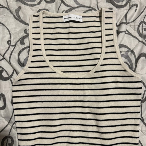 Bershka wool texture top black and white size L like new