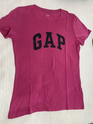 T-shirt GAP fuchsia size S like new