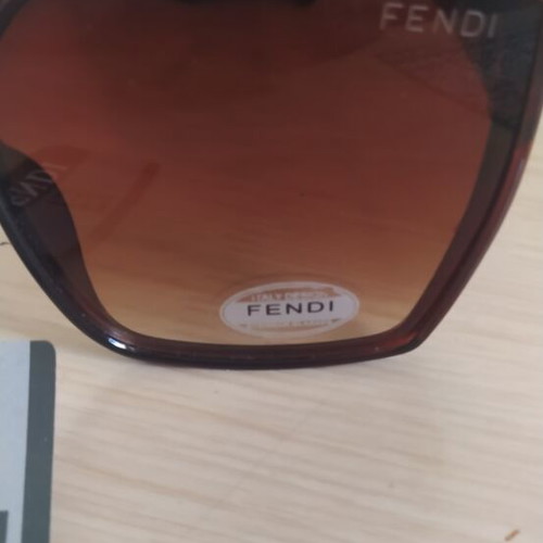 Fendi women's sunglasses new, brown with case