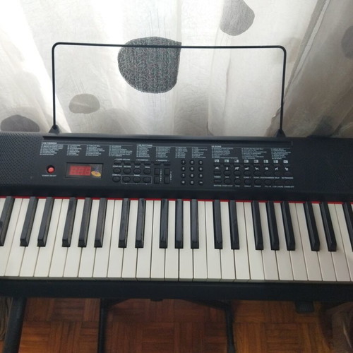 Harmonium like new with stand, battery operated, ideal for beginners